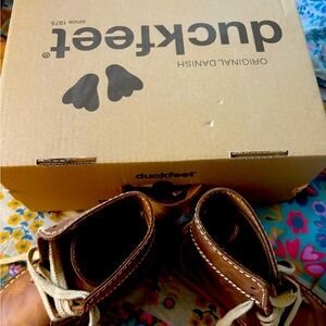 Like new in box! Duckfeet women’s boot with fleece.